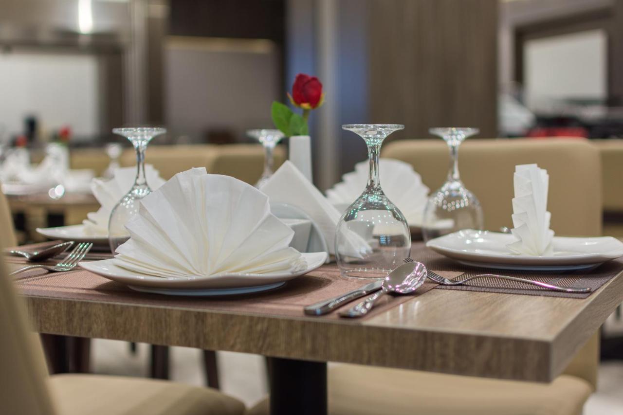 Enala Hotel - אל חובר מראה חיצוני תמונה